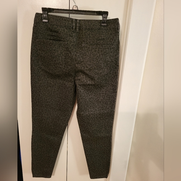 Faded Black Leopard skinny jeans - Picture 3 of 3